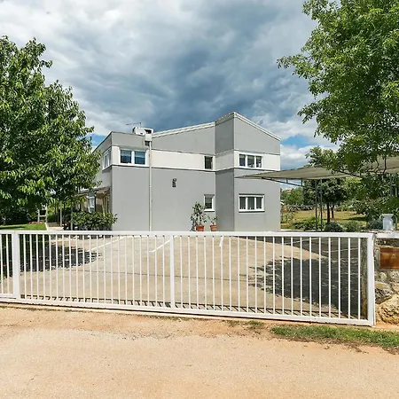 Dama Apartament *