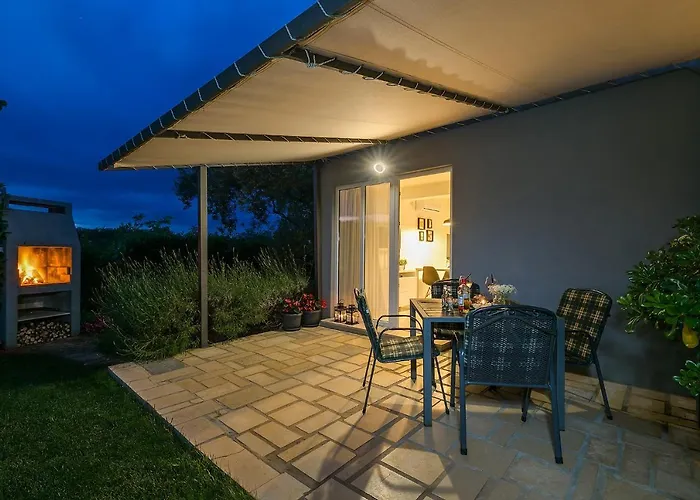 Dama アパート ポレッチ